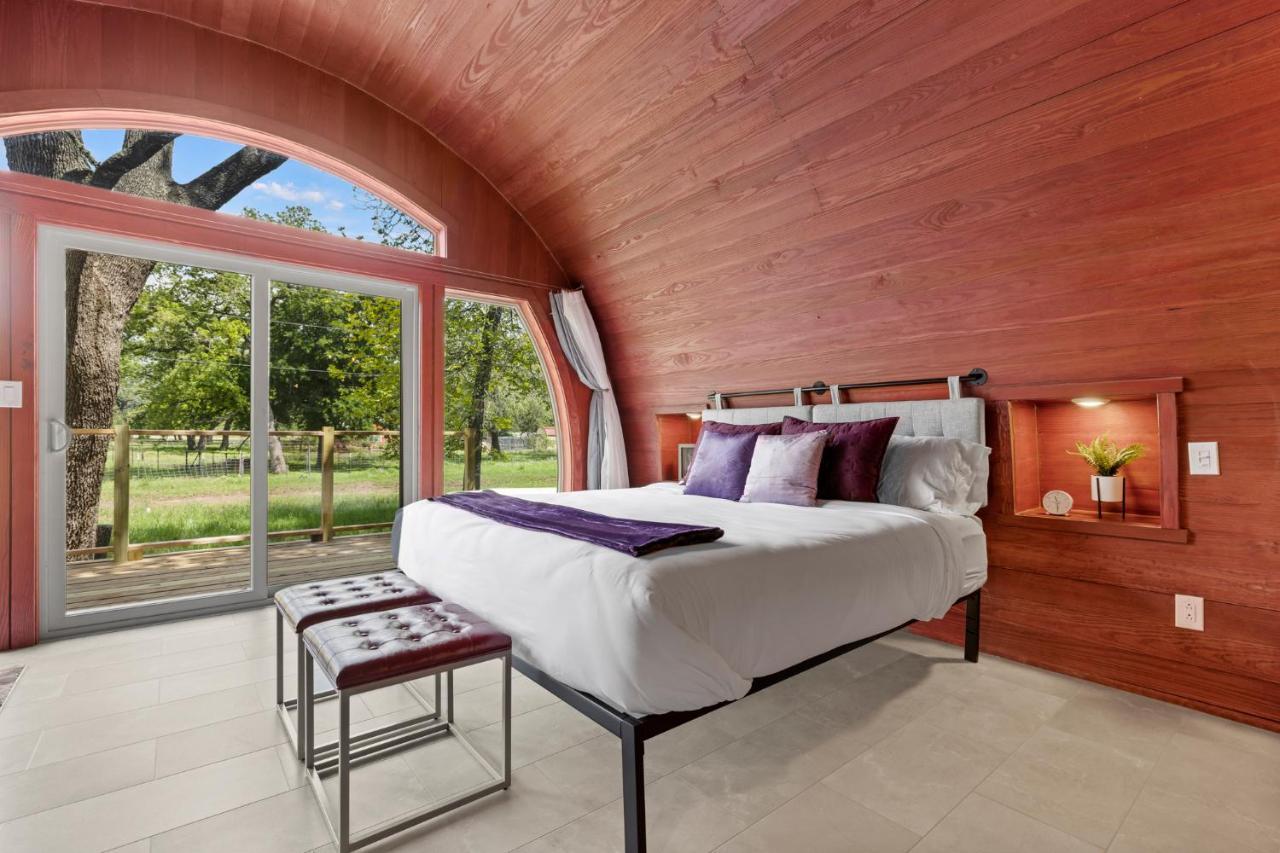 Unique Tempranillo Wine Barrel Cabin Fredericksburg Exterior foto
